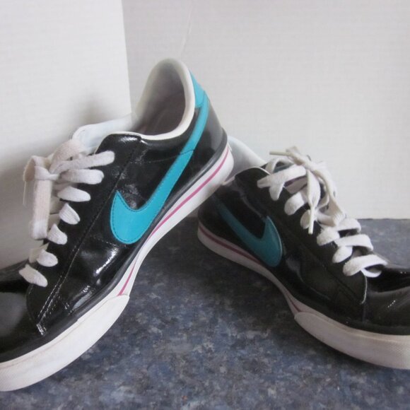 Nike Sweet Classic Patent Leather Low Cuts for Women - Size 8. - Picture 2 of 10